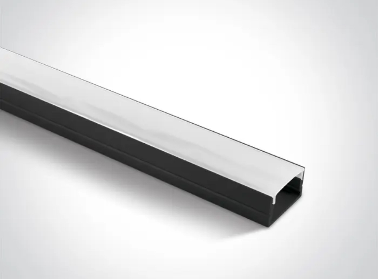 ALU LED LAJSNA NADGRADNA CRNA 15X09MM 3M